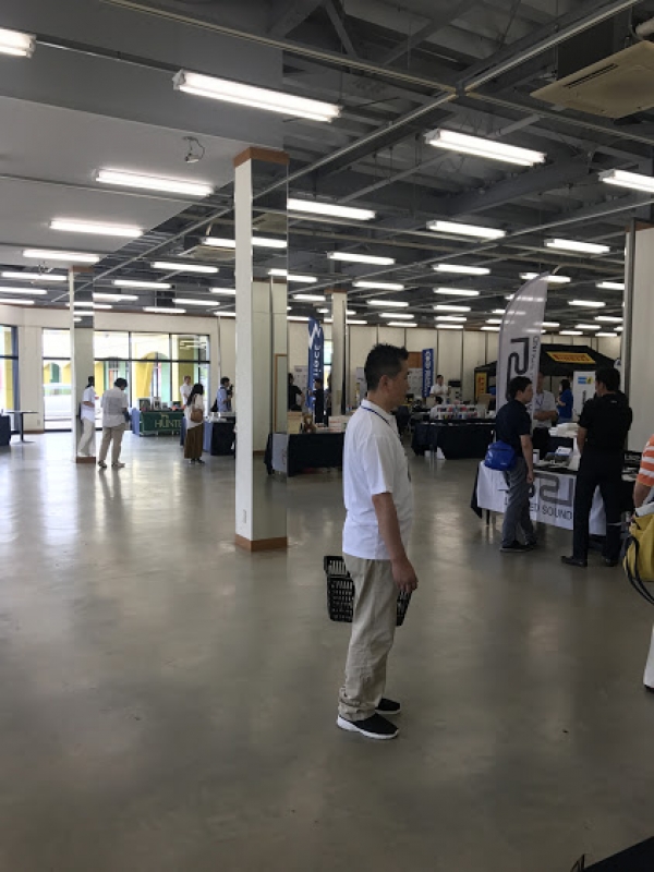 会場
